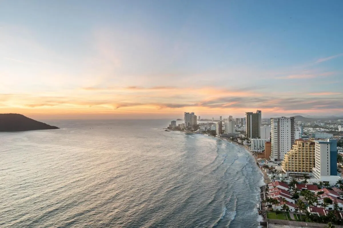 Beautiful View On The 23Rd Floor Beach Front Mazatlán México